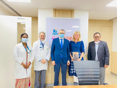 Slider image (4) Apollo Proton Cancer Centre